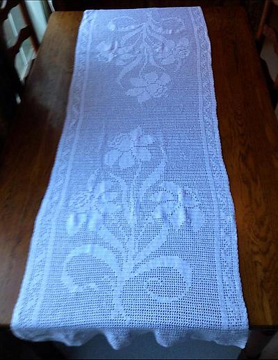Daffodil Filet Table Runner  - Project by Tasha