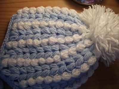 pompom hat - Project by mobilecrafts