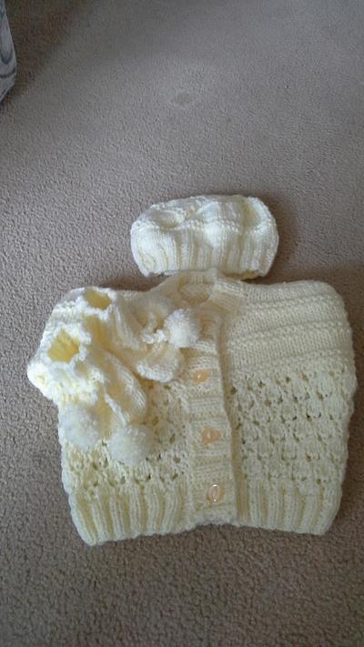 a newborn set in lemon  - Project by evepudding