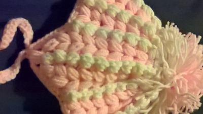 girls crochet hat - Project by mobilecrafts