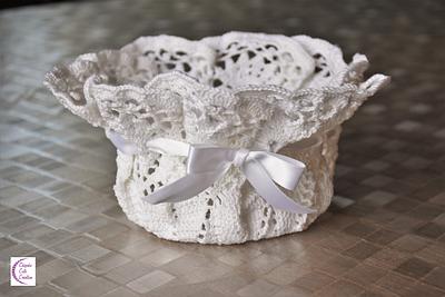 Folded doily basket +°+ Panier napperon plié - Project by lkjqfvoqerj