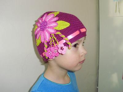 Spring cap with flowers - Project by Petra