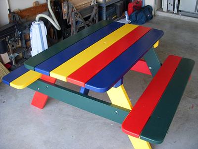 Colorful Kids Picnic table - Project by Dorald