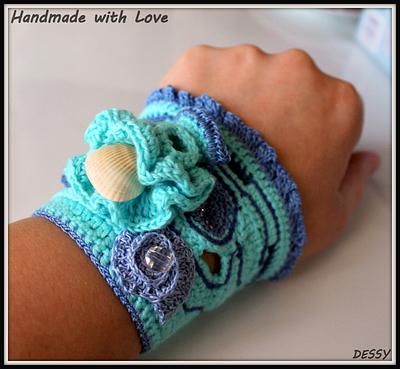 Crochet cuff bracelet "Sea reef" - Project by Dessy