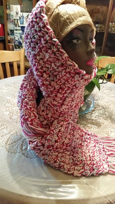 Crocheted double stranded scarf - Project by Rosario Rodriguez