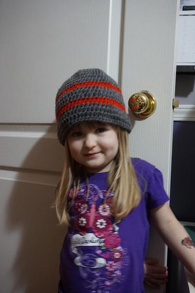 Beanie hat in 2 colors. - Project by babs272