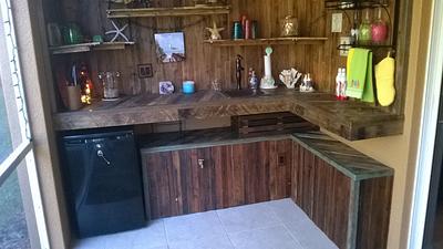 Rustic Pallet Wood Bar - Project by Ben Buxton