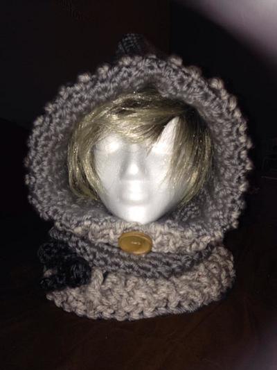 Winter Hooded Hat - Project by jujube1960