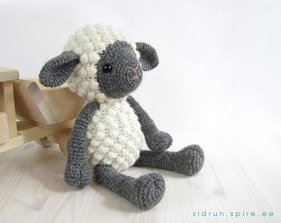 Bobble stitch sheep - Project by Kristi
