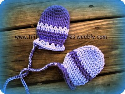 Striped Baby Mitts - Project by tkulling