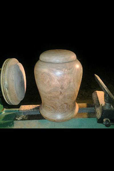 mesquite urn  - Project by Monchichi