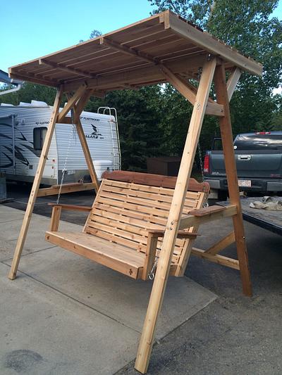 Cedar lawn swing with wood canopy - Project by Rosebud613