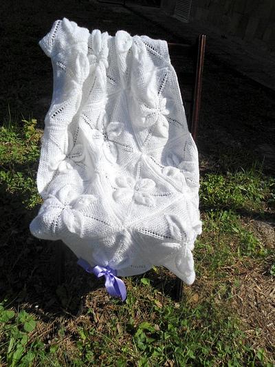 Knitted Baby Blanket, White Flower Baby Blanket, Baby Girl Blanket - Project by etelina