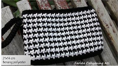 Black and white pouch - Project by Farida Cahyaning Ati