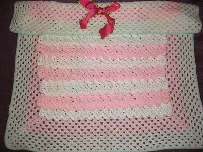 Frills Crochet Cot Blanket - Project by mobilecrafts