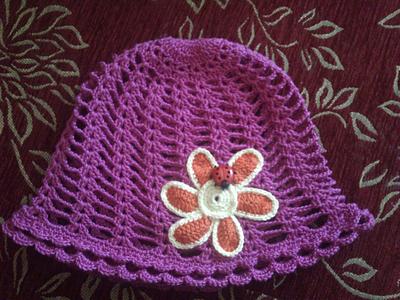Summer hat with flower and ladybug   - Project by Petra