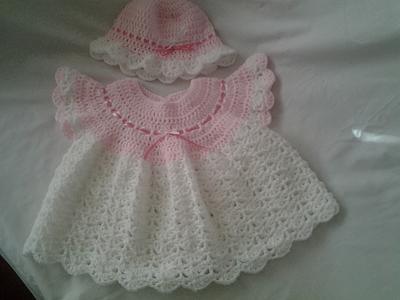 Beautiful angel top and frilled hat - Project by Catherine 