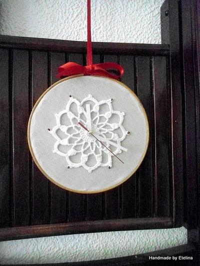 Crochet Clock, Embroidery Hoop Art, Wall House Decoration,Christmas Decorations - Project by etelina