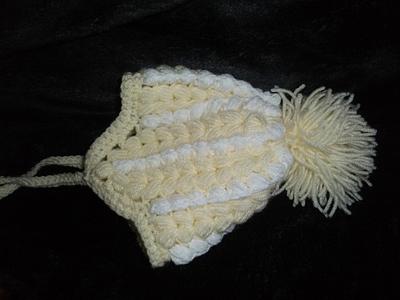 White and Lemon Hat - Project by mobilecrafts