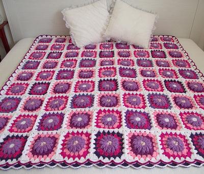 Majesty Crochet Blanket- easy and cozy! - Project by Liliacraftparty
