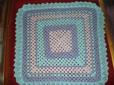 Granny Square with edging - Project by mobilecrafts