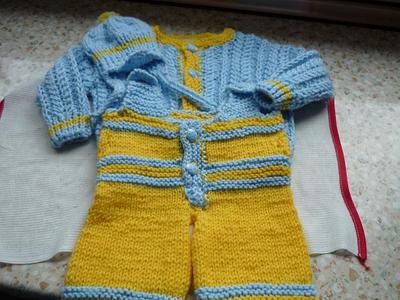 yellow and blue overalls with sweater - Project by Halszka