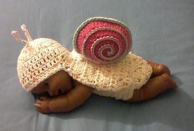 crocheted Newborn Snail photo prop - Project by bamwam
