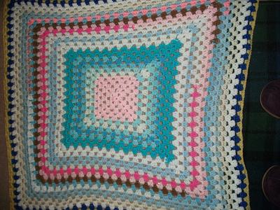 Crochet Blanket - Project by mobilecrafts