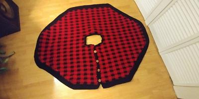 Plaid Tree Skirt - Project by Charlotte Huffman