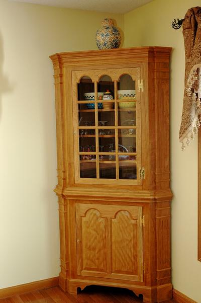Corner cabinet - Project by Fred Hargis
