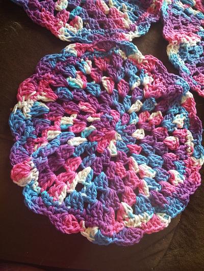 Summer placemats and coasters - Project by Down Home Crochet