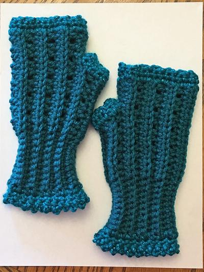 Ladies Teal Fingerless Gloves - Project by AnnasCustomCrochet