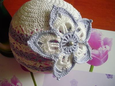 Cap with a big flower - Project by Petra