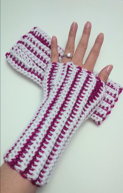 Tunisian Crochet Fingerless Gloves - Project by makemiasamich stitchery