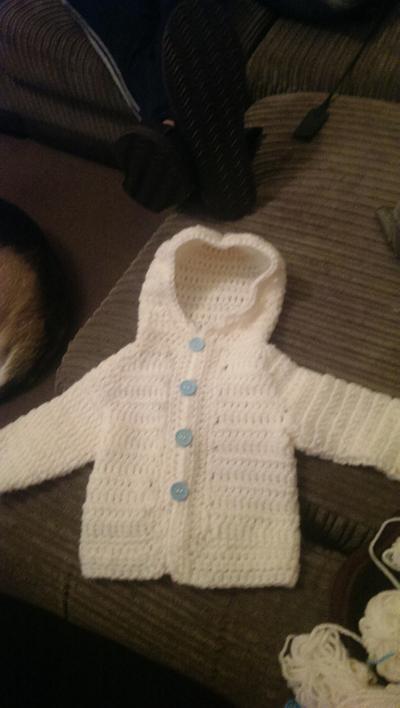 wee hoodie baby cardigan - Project by maggie craig