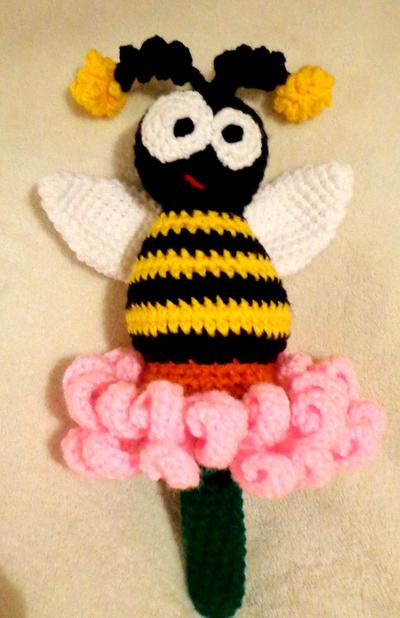 Big Bee on a Flower Rattle - Project by A Moore Eh