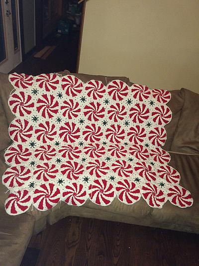 Pinwheel Afghan Peppermint Throw - Project by Alana Judah