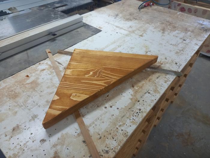 CORNER SHELVE