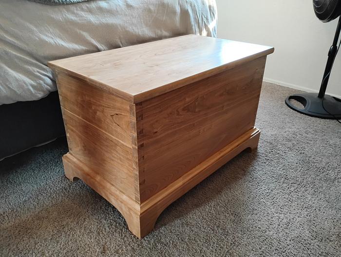Blanket chest with sliding drawer