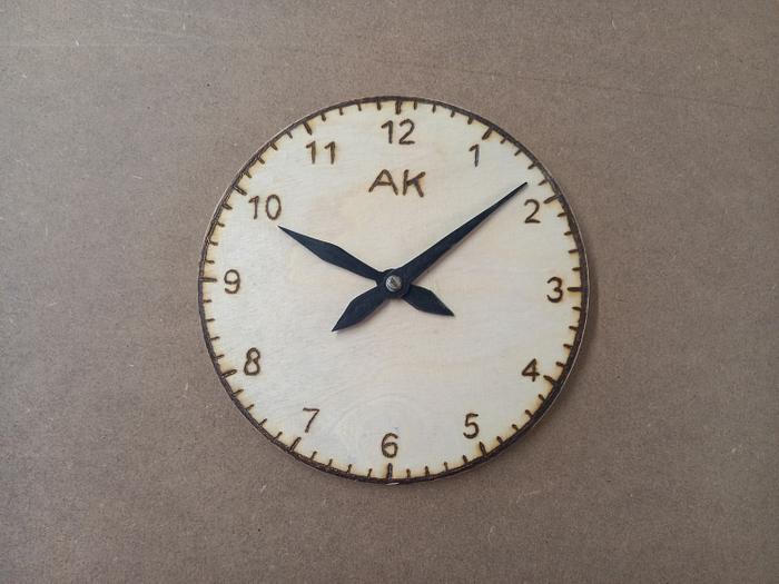CLOCK AS SCHOOL ACCESSORIE