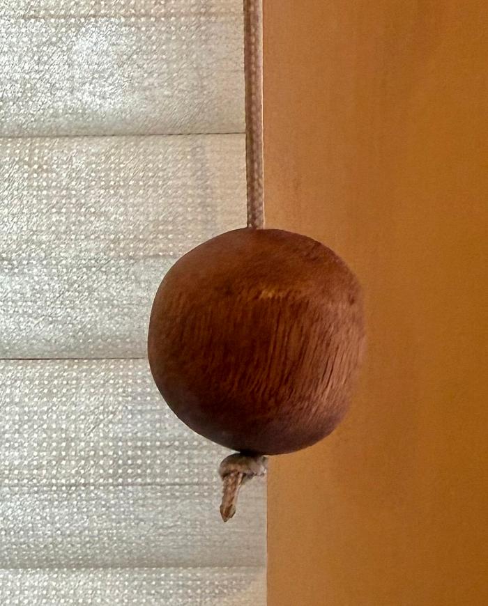 Quick dingle-ball for shade cord