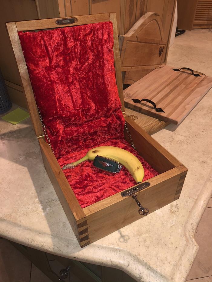 Guitar stand / Banana box  