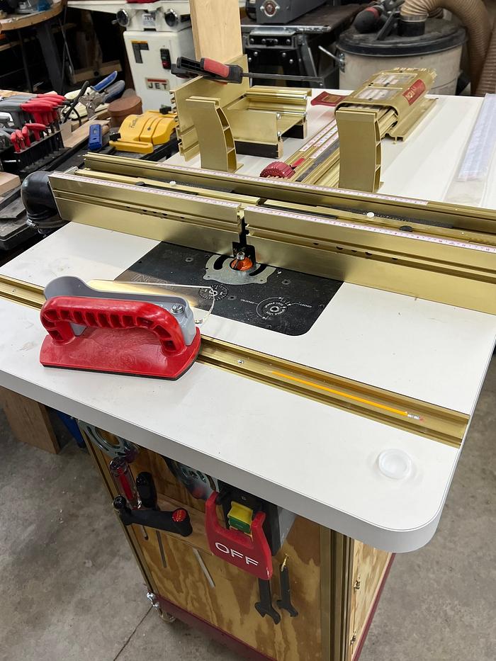 Incra router table