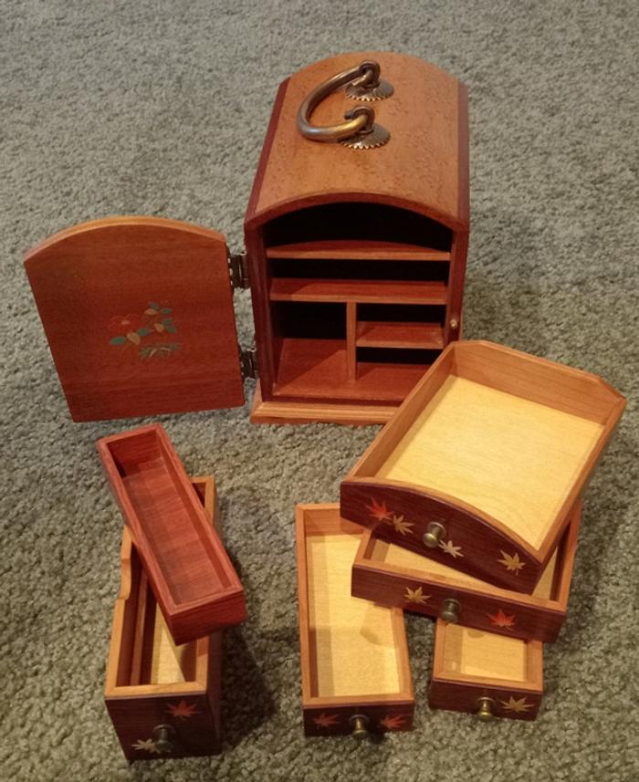 A small Japanese chest - Kodansu