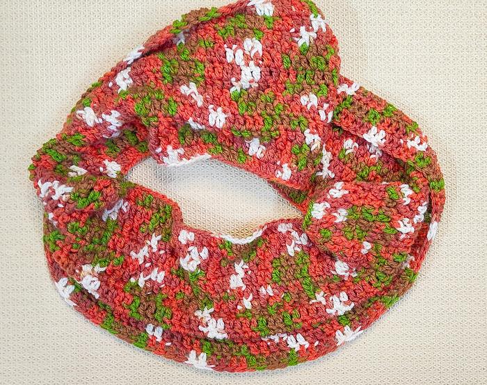 Quick and Easy Crochet Holiday Infinity Scarf Make Along with Underground Crafter