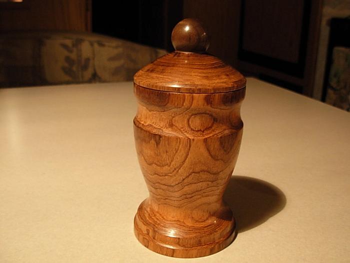 Lidded Chinaberry Urn