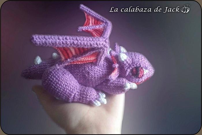 Purple crochet dragon - La Calabaza de Jack