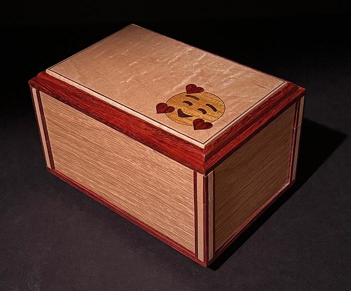 emoji box 