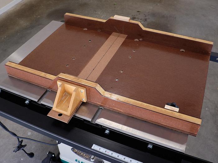 Crosscut Sled with Replaceable Slide-in Inserts (Tools Free)