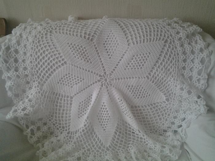 Star design circular  heirloom baby shawl 